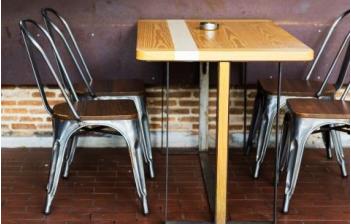 Strengthen Your Restaurant Decor Using Furniture With Stylish Metal Legs 