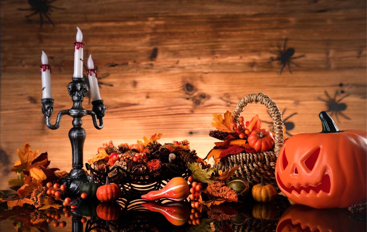 Halloween decorated table 