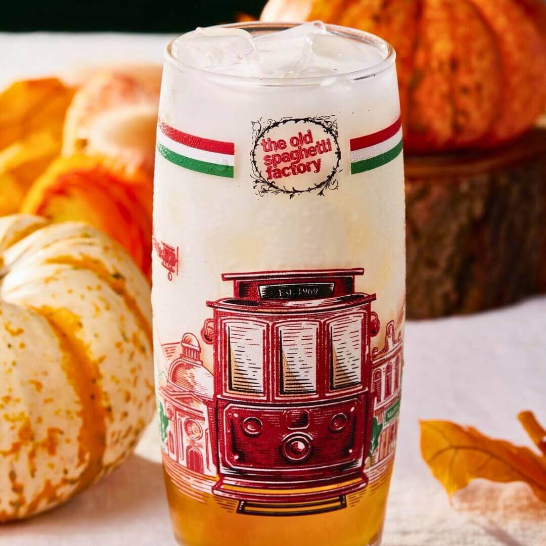 Old Spaghetti Factory branded glass with traditional Italian-inspired trolley design